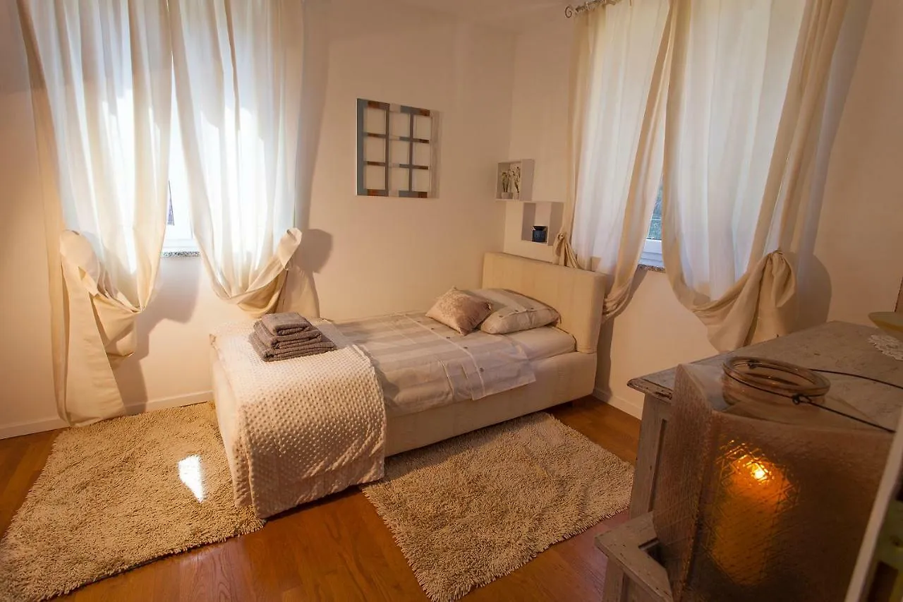 Apartment Simon Says Cres