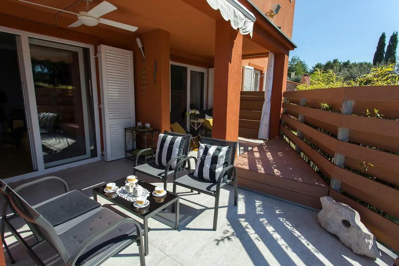 Apartment Simon Says Cres