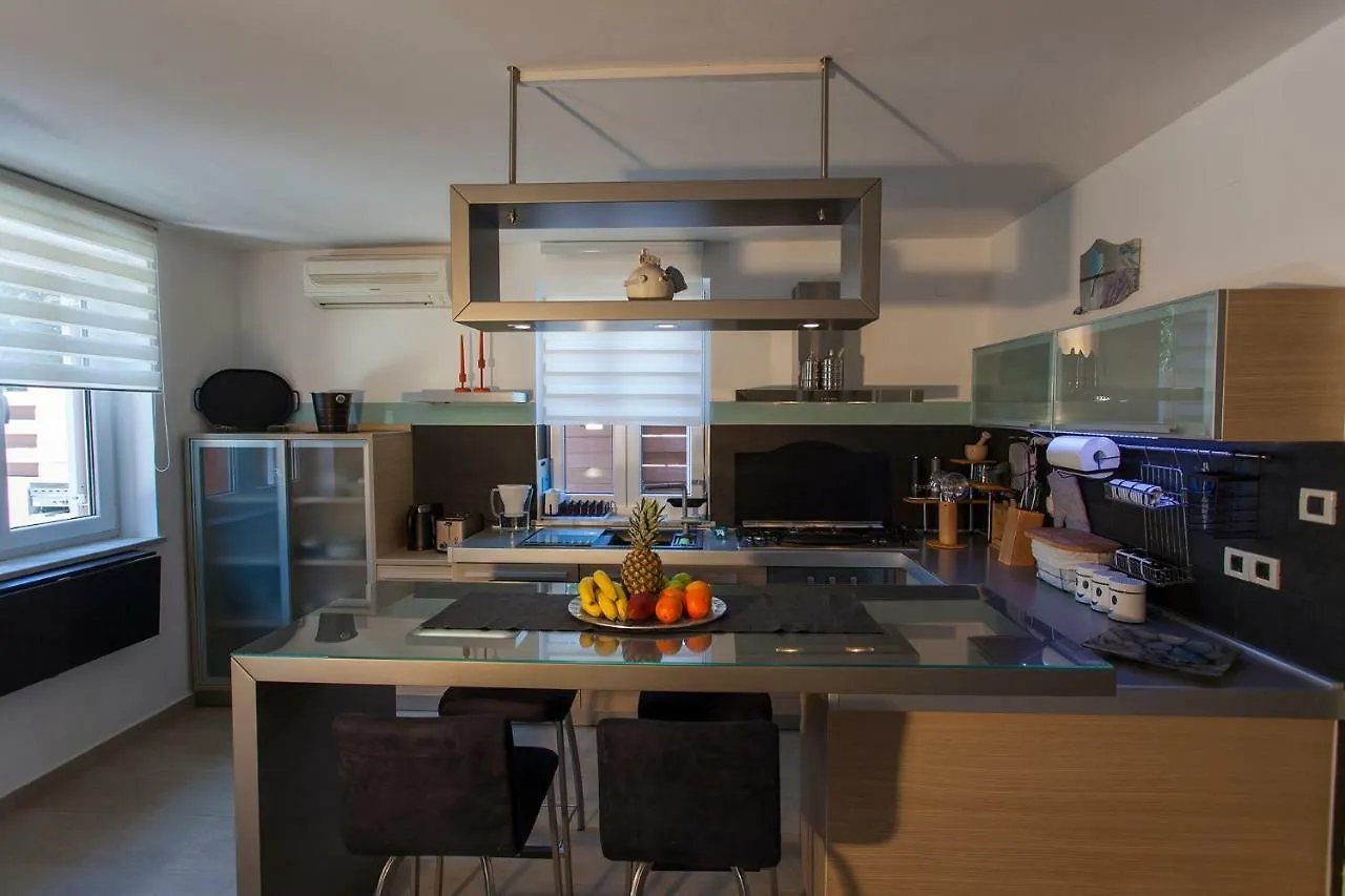 Apartment Simon Says Cres
