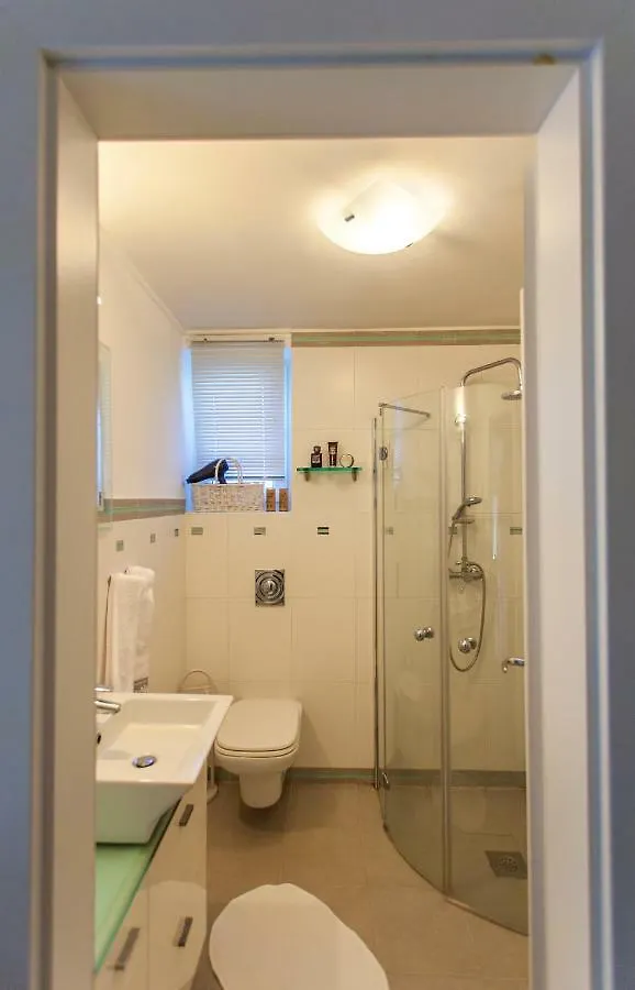 Apartment Simon Says Cres