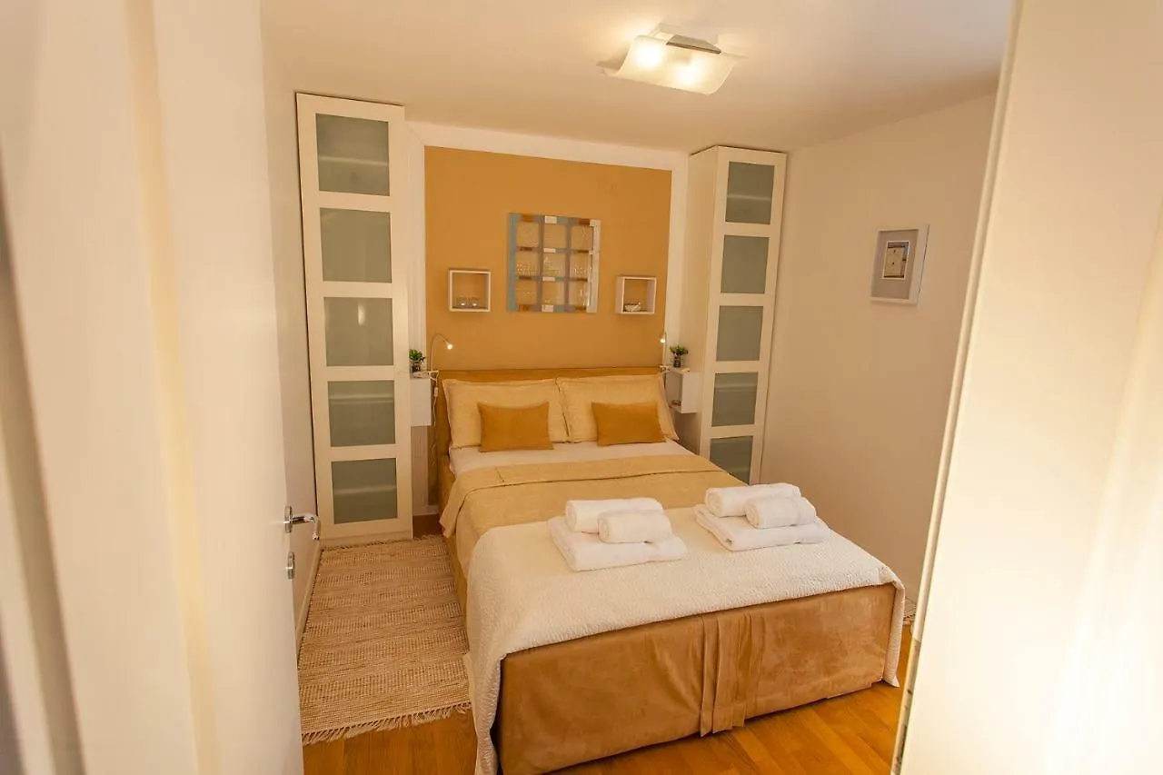 Apartment Simon Says Cres