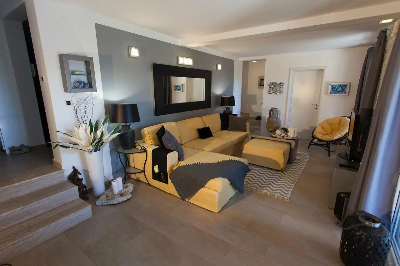 Apartment Simon Says Cres