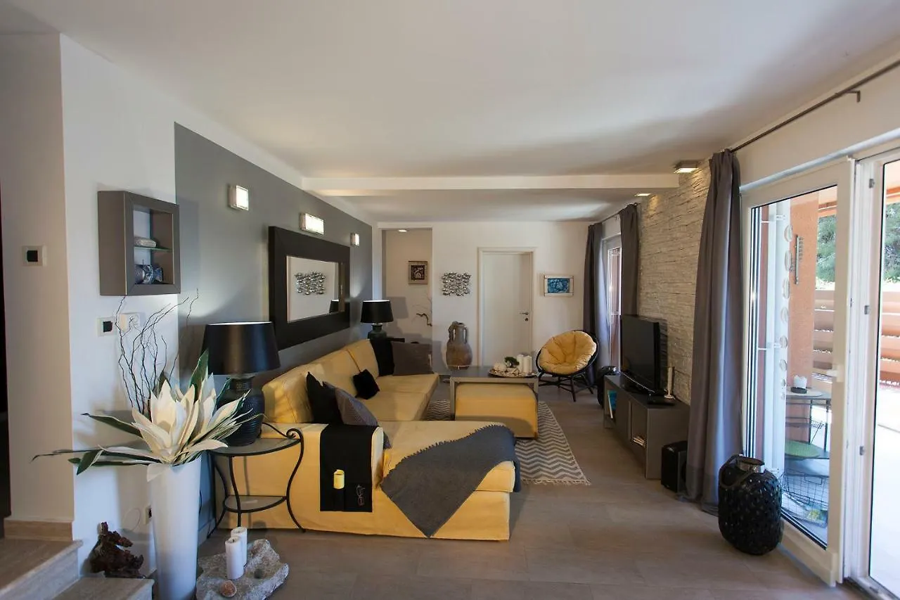 Apartment Simon Says Cres