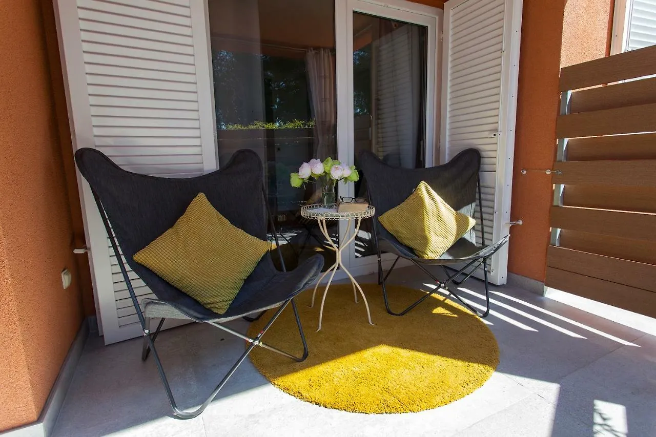 Apartment Simon Says Cres
